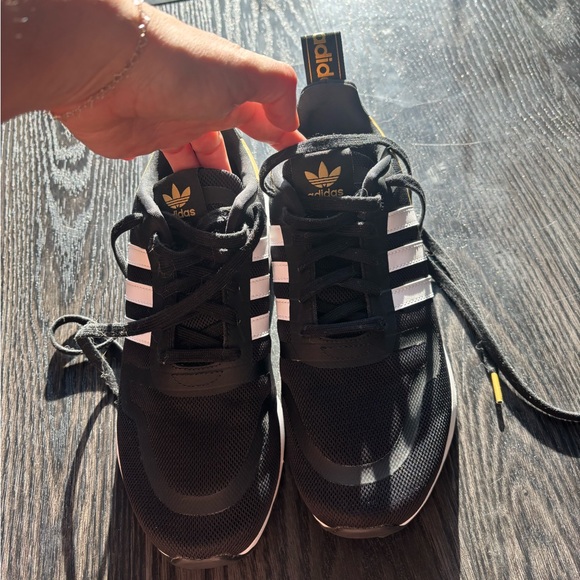 Black and gold cheetah print adidas shoes size 7.5 - Picture 4 of 6